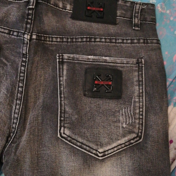 Jeans - Picture 2 of 3